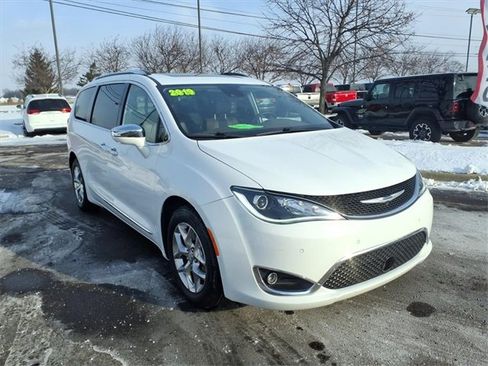 Used 2019 Chrysler Pacifica Limited w/ Advanced Safetytec Group image 3