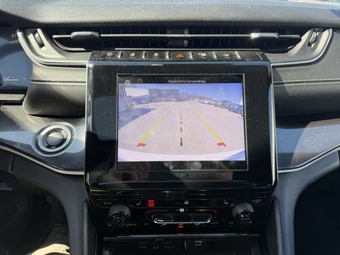 Used 2023 Jeep Grand Cherokee Altitude image 14