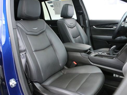 Used 2024 Cadillac XT6 Premium Luxury w/ Technology Package AWD/4WD image 33