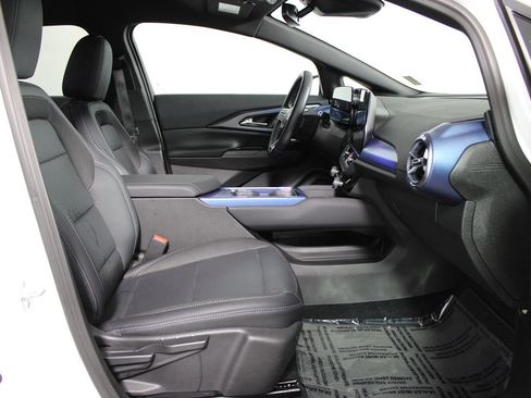 Used 2025 Chevrolet Equinox EV LT w/ Convenience Package image 15
