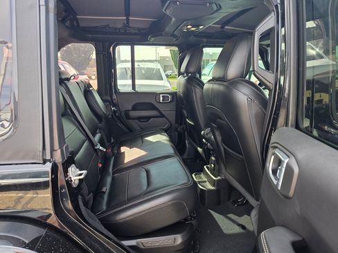 Used 2022 Jeep Wrangler Unlimited Sahara w/ Cold Weather Group image 27