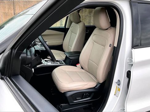 Certified 2023 Ford Explorer Limited w/ Limited Technology Package image 8