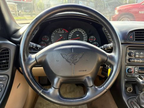 Used 2000 Chevrolet Corvette Coupe w/ Memory Pkg RWD image 15