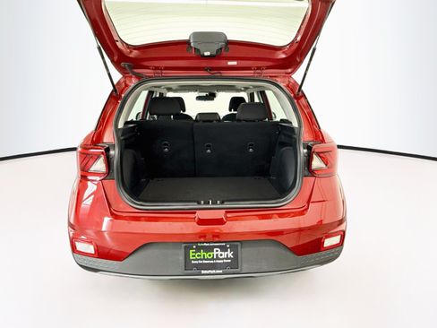 Used 2025 Hyundai Venue SEL FWD image 30