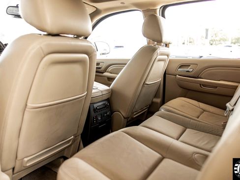 Used 2010 Cadillac Escalade EXT Luxury image 30