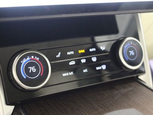 Used 2023 Land Rover Range Rover SE image 32