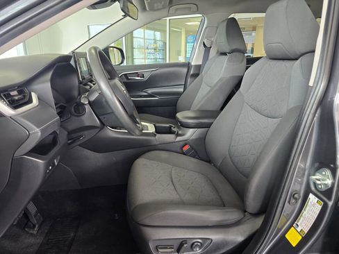Used 2022 Toyota RAV4 XLE image 22