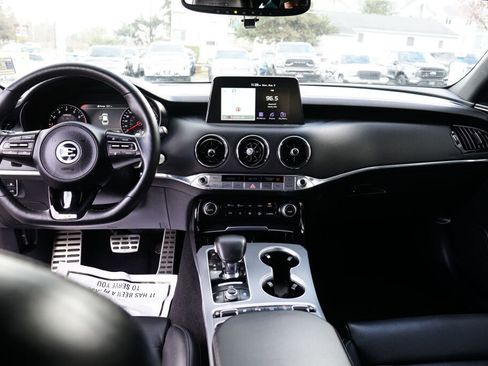 Used 2021 Kia Stinger GT2 image 18