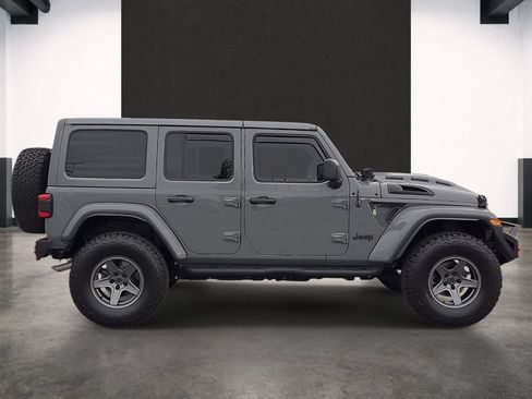 Used 2019 Jeep Wrangler Unlimited Sahara AWD/4WD image 5