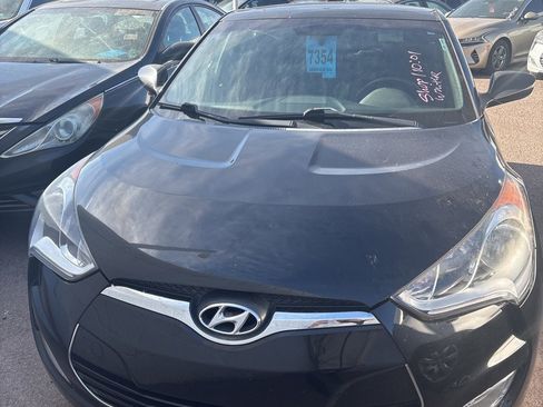 Used 2017 Hyundai Veloster Value Edition image 1