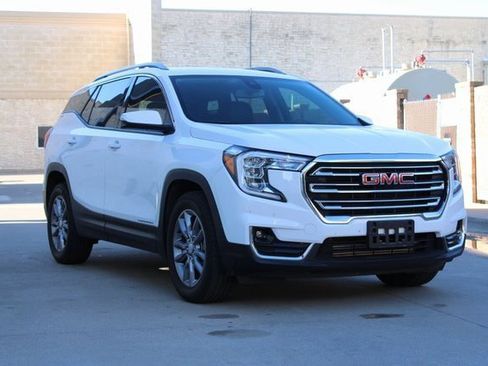 Certified 2024 GMC Terrain SLT w/ LPO, Floor Liner Package image 2