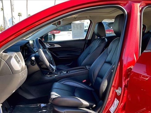 Used 2018 MAZDA MAZDA3 Touring image 14