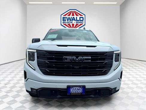 Used 2024 GMC Sierra 1500 Elevation w/ Elevation Premium Package AWD/4WD image 3