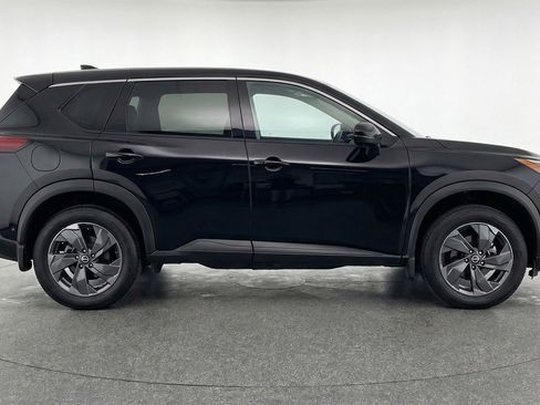 Used 2025 Nissan Rogue SV FWD image 11