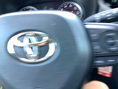Used 2021 Toyota RAV4 LE AWD/4WD image 44