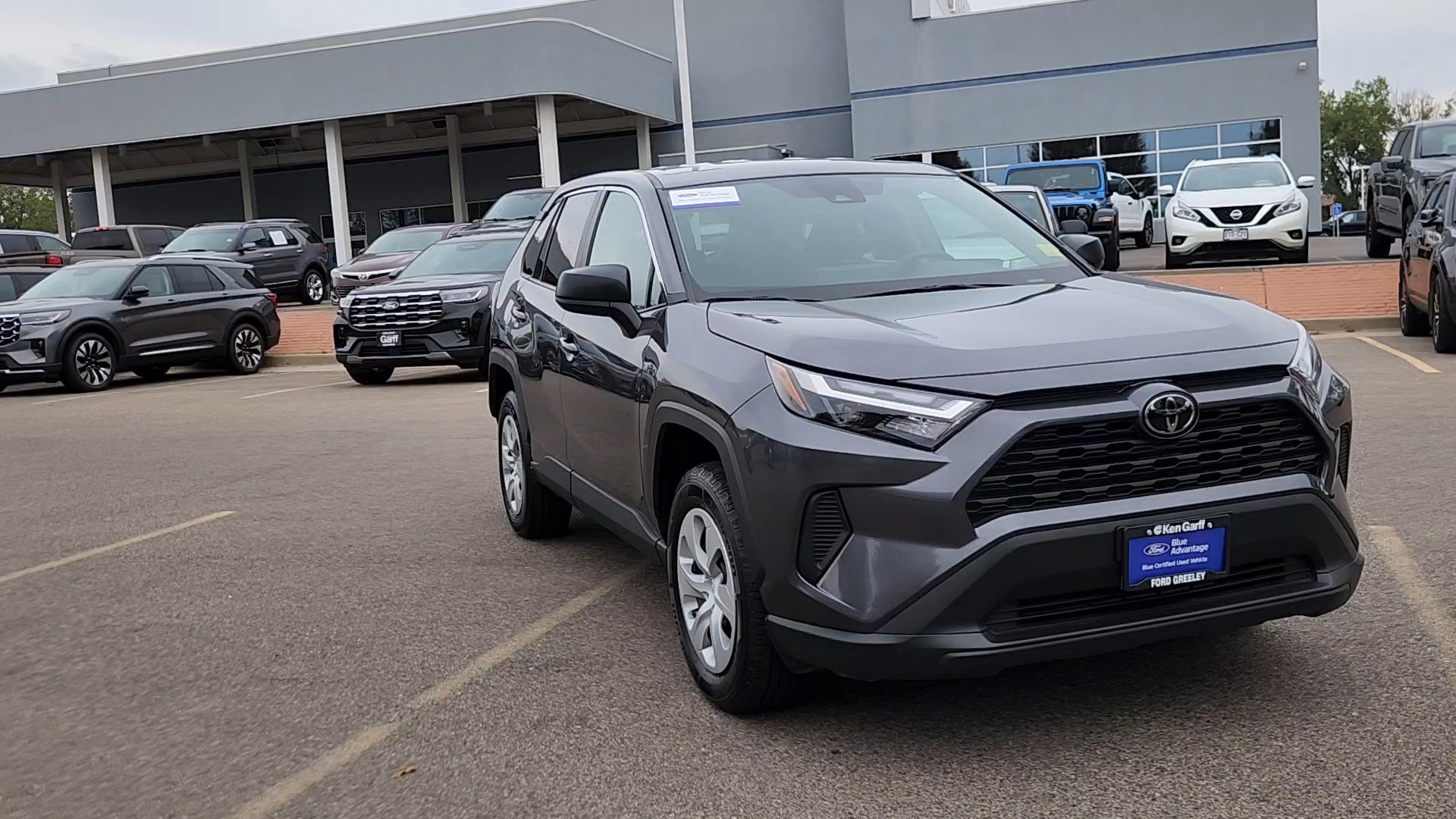 Used 2025 Toyota RAV4 LE AWD/4WD image 7
