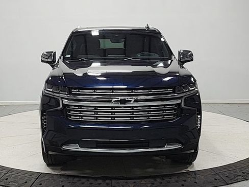 Used 2021 Chevrolet Suburban Premier w/ Premium Package AWD/4WD image 2