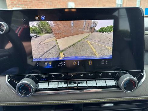 New 2026 Chevrolet Colorado ZR2 w/ Technology Package AWD/4WD image 23