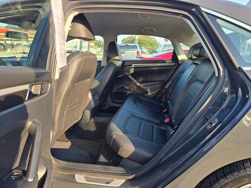 Used 2017 Volkswagen Passat 1.8T R-Line image 12