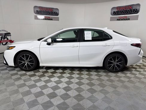 Used 2023 Toyota Camry SE image 6