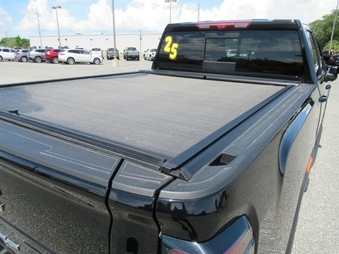 Used 2025 GMC Sierra 2500 AT4 w/ AT4 Premium Plus Package AWD/4WD image 9