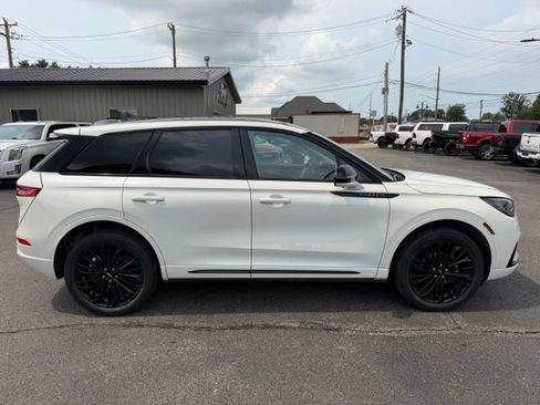Used 2024 Lincoln Corsair AWD w/ Equipment Group 101A image 5