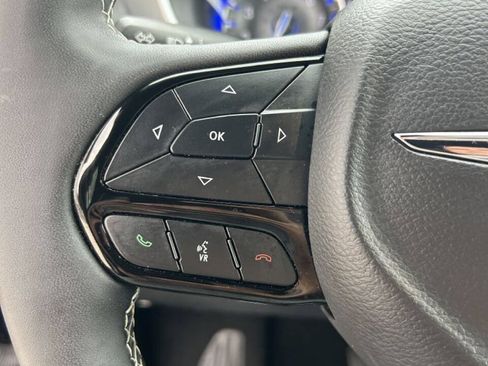 Used 2025 Chrysler Pacifica Limited FWD image 16