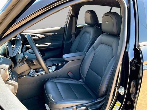 Used 2025 Buick Envista Sport Touring w/ Advanced Safety Package FWD image 8