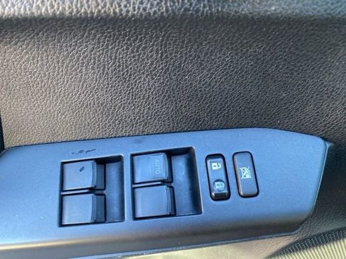 Used 2018 Toyota RAV4 LE w/ Carpet Mat Package image 11