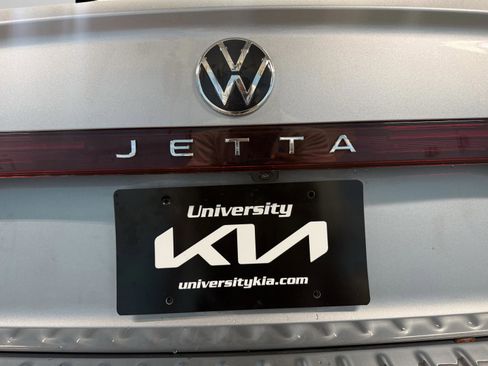 Used 2025 Volkswagen Jetta SE image 37