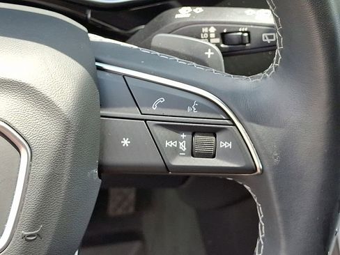 Used 2022 Audi Q8 Premium image 24