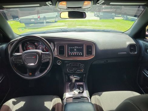 Used 2020 Dodge Charger SXT RWD image 10