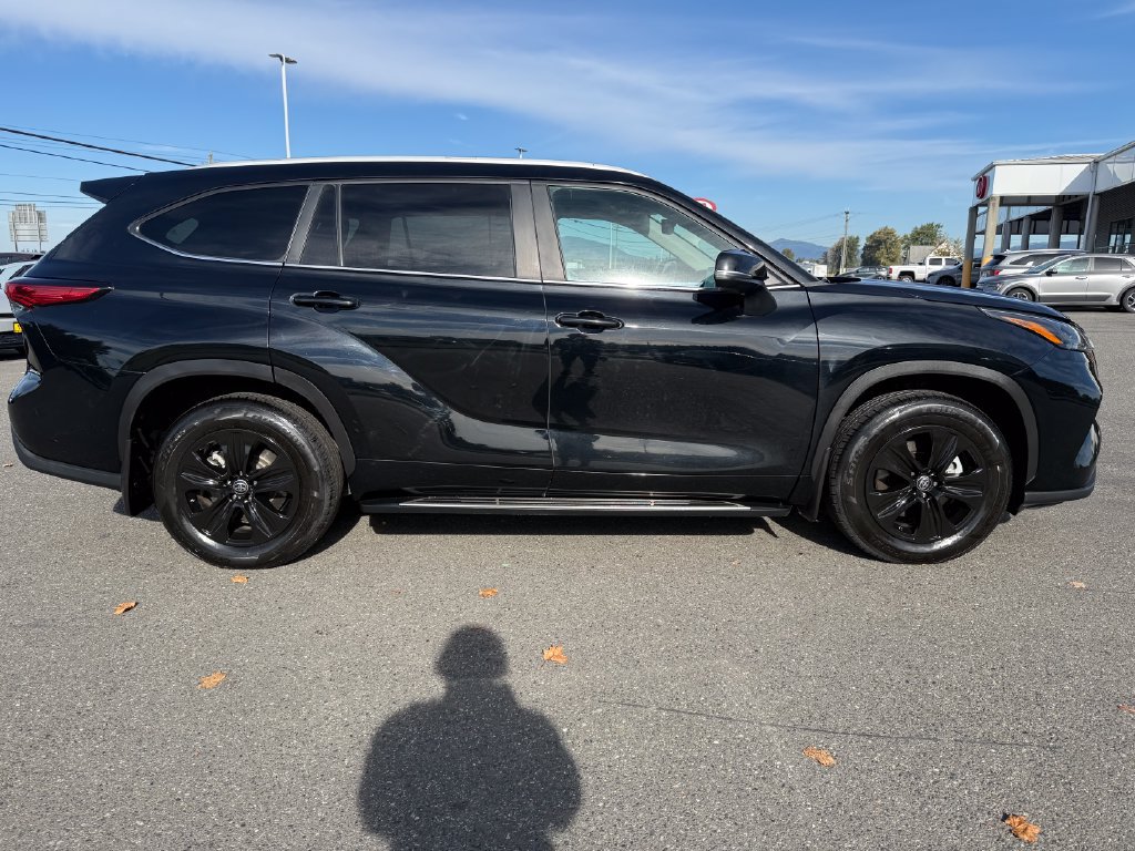 Used 2023 Toyota Highlander XLE AWD/4WD image 8