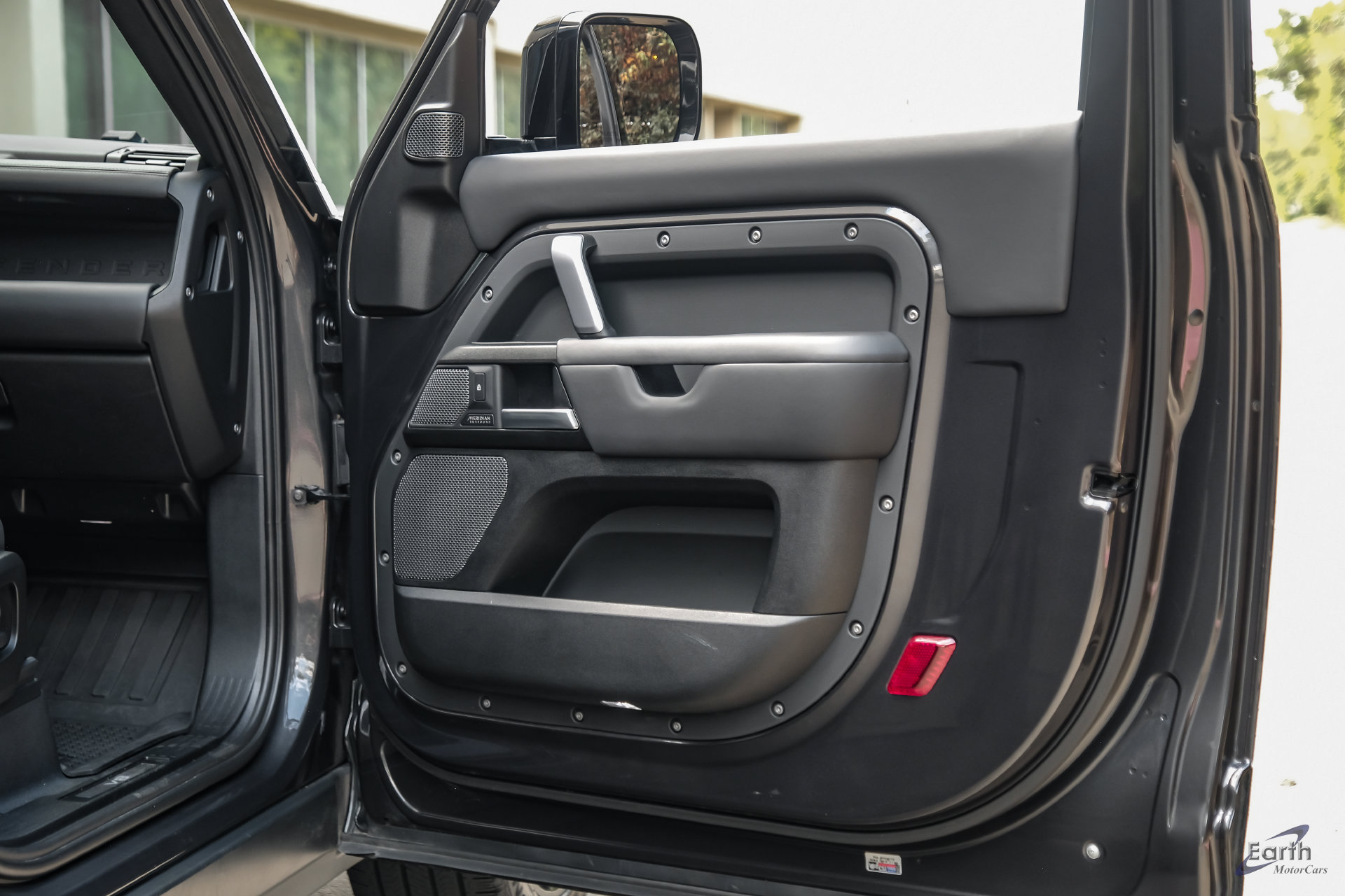 Used 2023 Land Rover Defender 90 V8 AWD/4WD image 80