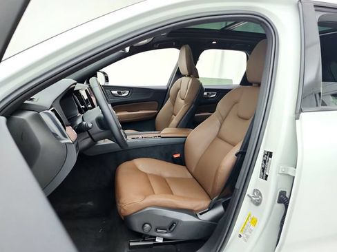 Certified 2023 Volvo XC60 B5 Plus w/ Climate Package AWD/4WD image 17