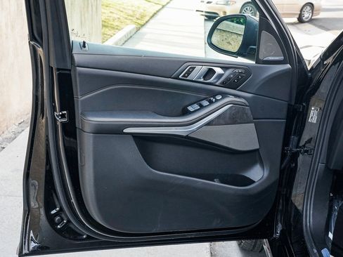 Used 2023 BMW X7 xDrive40i w/ Executive Package image 8