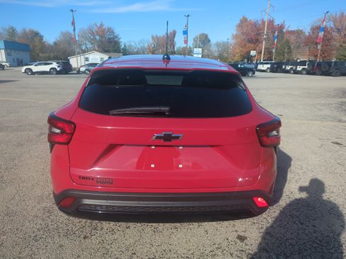 Used 2026 Chevrolet Trax RS image 3