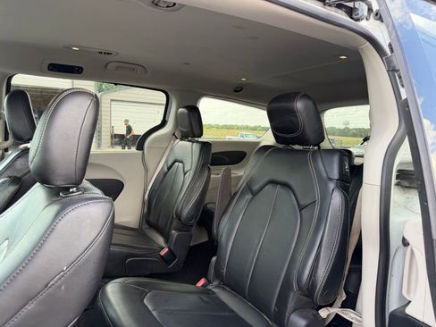 Used 2020 Chrysler Voyager Lxi w/ Cold Weather Group FWD image 14