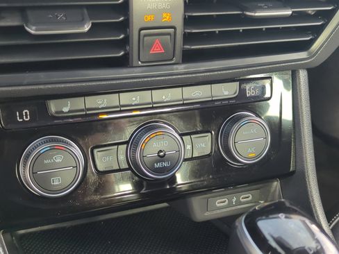 Certified 2024 Volkswagen Jetta SE image 12