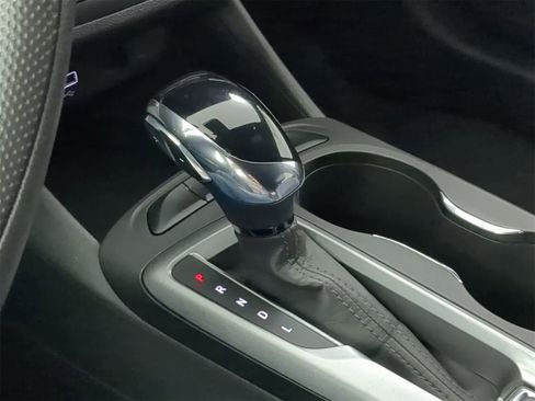 Used 2025 Buick Envista Preferred w/ Advanced Safety Package image 29