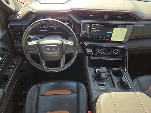 Used 2025 GMC Sierra 1500 AT4 w/ Technology Package AWD/4WD image 14