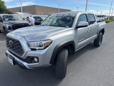 Used 2023 Toyota Tacoma TRD Off-Road w/ Technology Package image 3