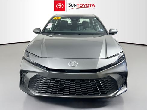Used 2026 Toyota Camry SE FWD image 10