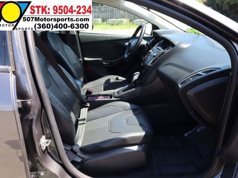 Used 2015 Ford Focus SE w/ Equipment Group 201A FWD image 24