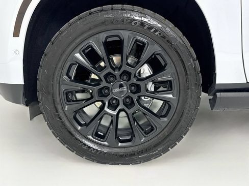 Used 2026 GMC Yukon Denali w/ Sun & Power Step Package AWD/4WD image 33