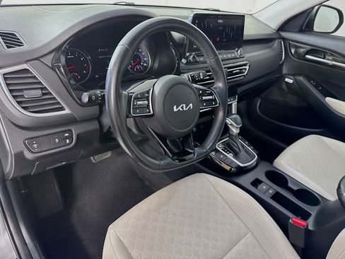 Used 2023 Kia Seltos SX image 9