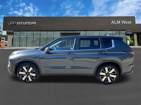 Used 2025 Mitsubishi Outlander SE image 8