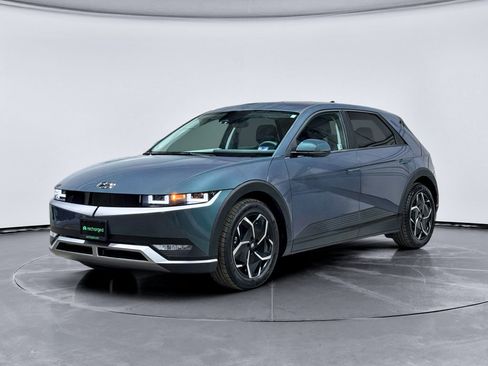 Used 2024 Hyundai Ioniq 5 SE image 1