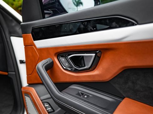 Used 2024 Lamborghini Urus S image 38