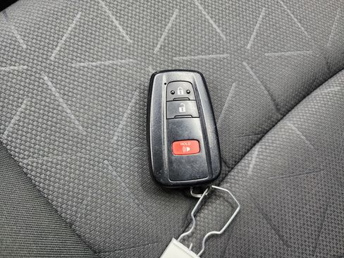 Used 2024 Toyota RAV4 XLE image 40